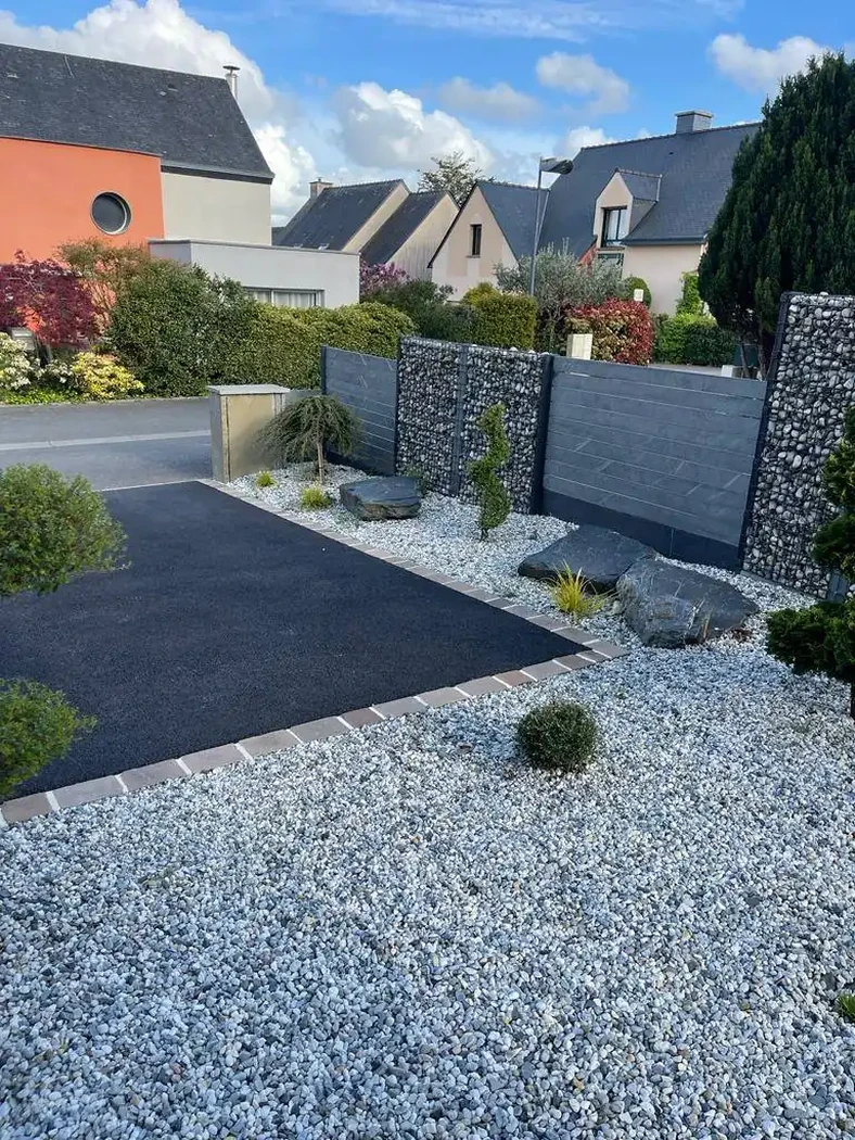 Clôture avec plusieurs matériaux réalisée par SD Aménagement